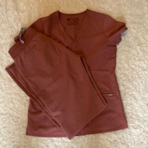 Figs dusty pink scrub set